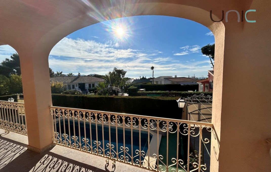 Resale - Villa - Benidorm