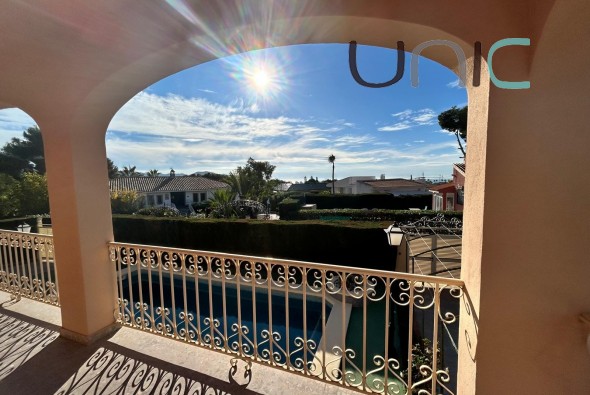 Resale - Villa - Benidorm