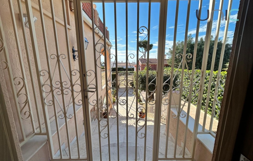 Resale - Villa - Benidorm