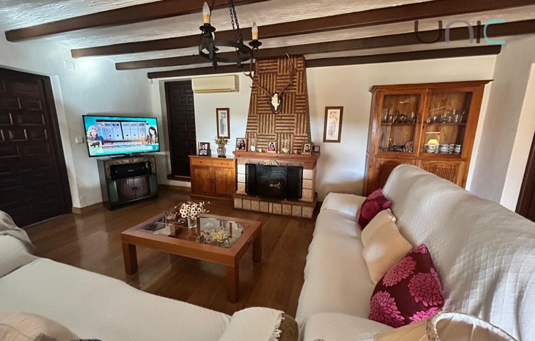 Resale - Villa - Benidorm