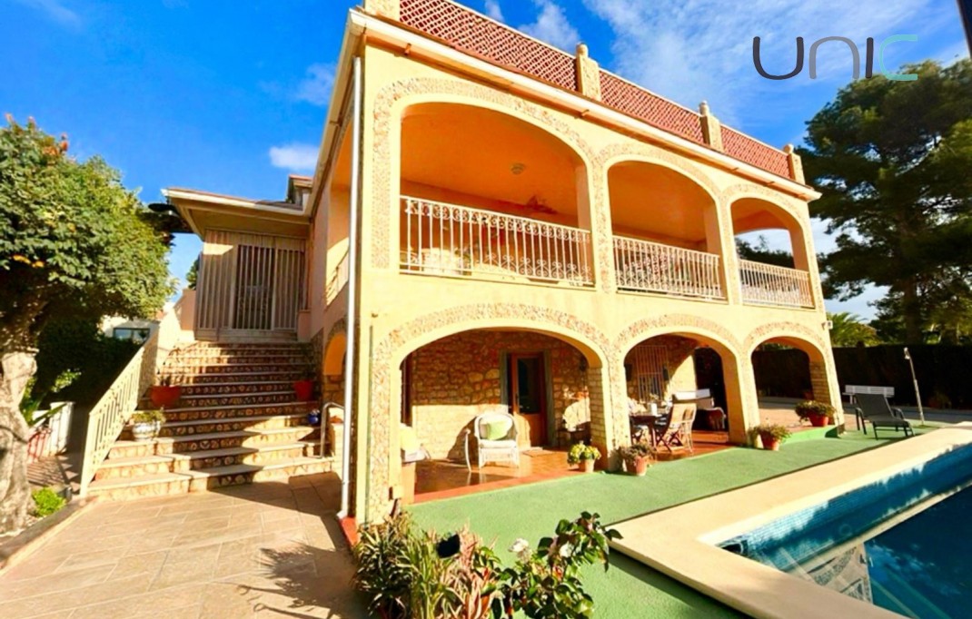 Resale - Villa - Benidorm