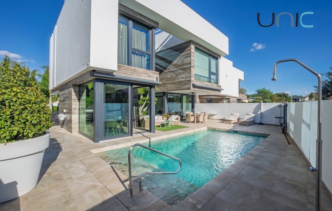 Resale - Villa - Albir