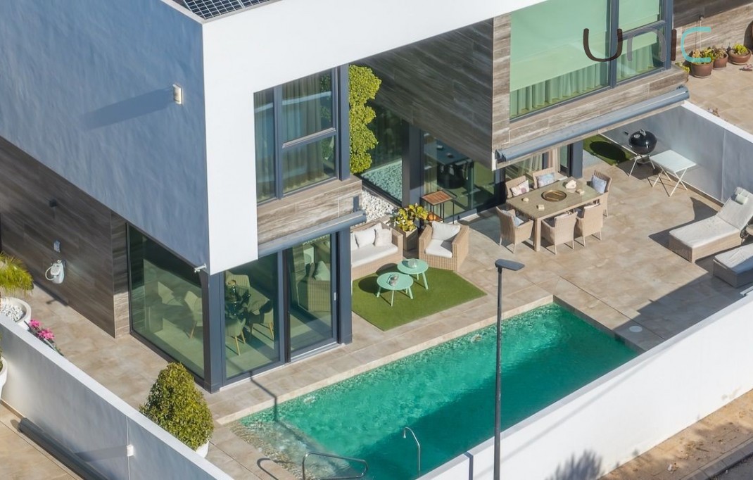 Resale - Villa - Albir