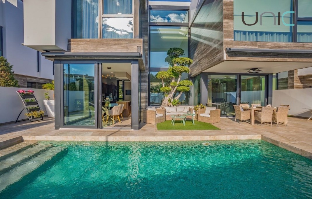 Resale - Villa - Albir