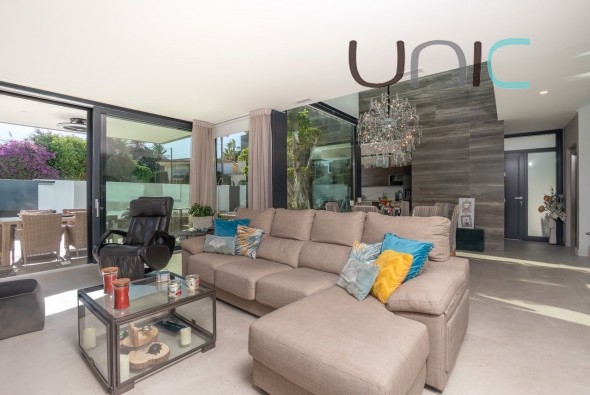 Resale - Villa - Albir