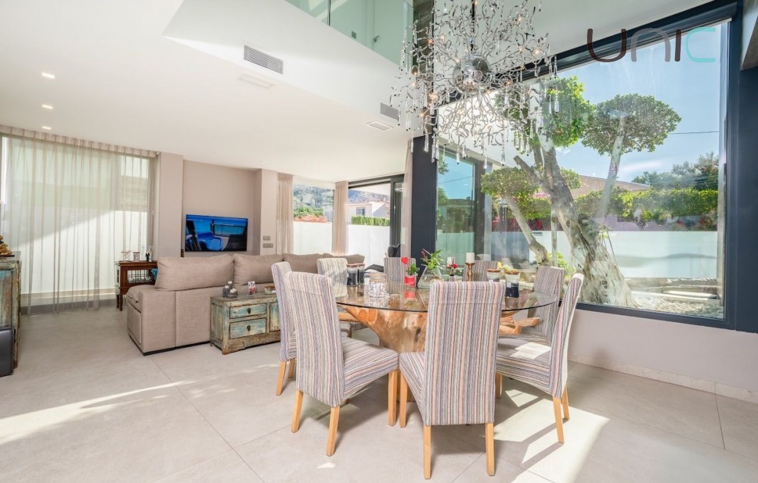 Resale - Villa - Albir