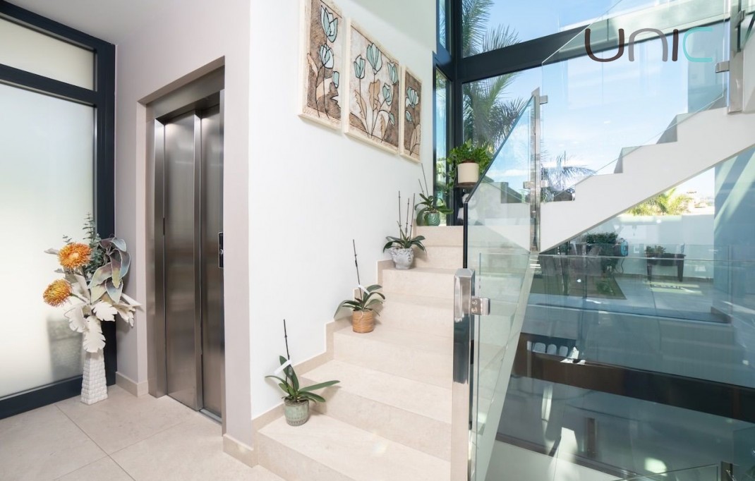 Resale - Villa - Albir