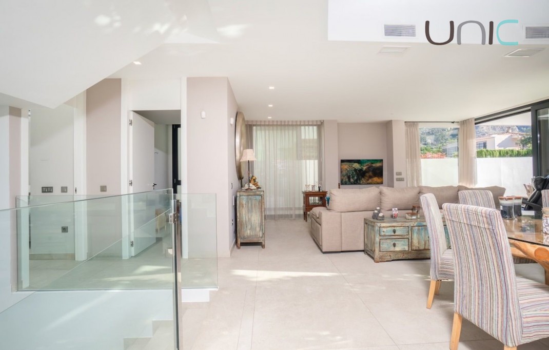 Resale - Villa - Albir