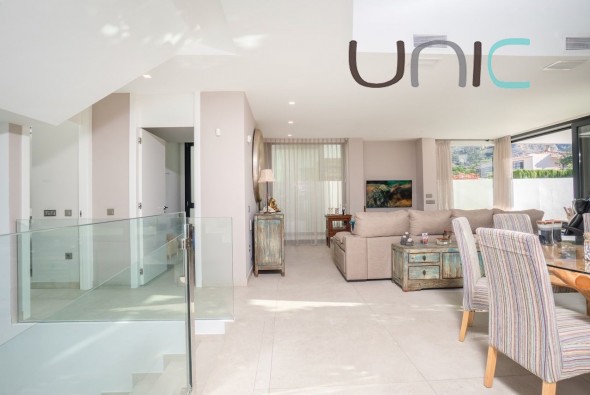 Resale - Villa - Albir