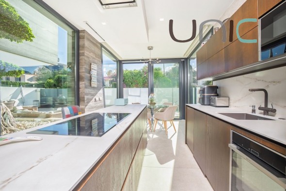 Resale - Villa - Albir