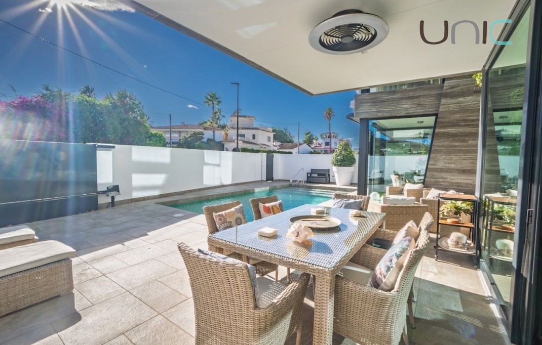 Resale - Villa - Albir