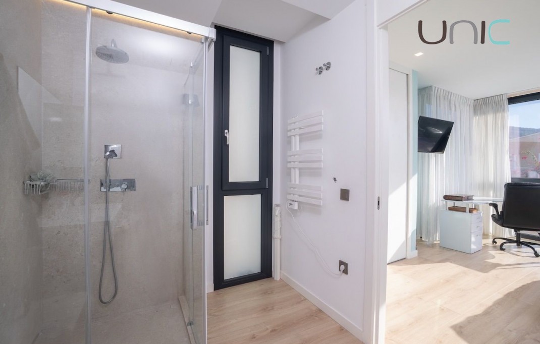 Resale - Villa - Albir