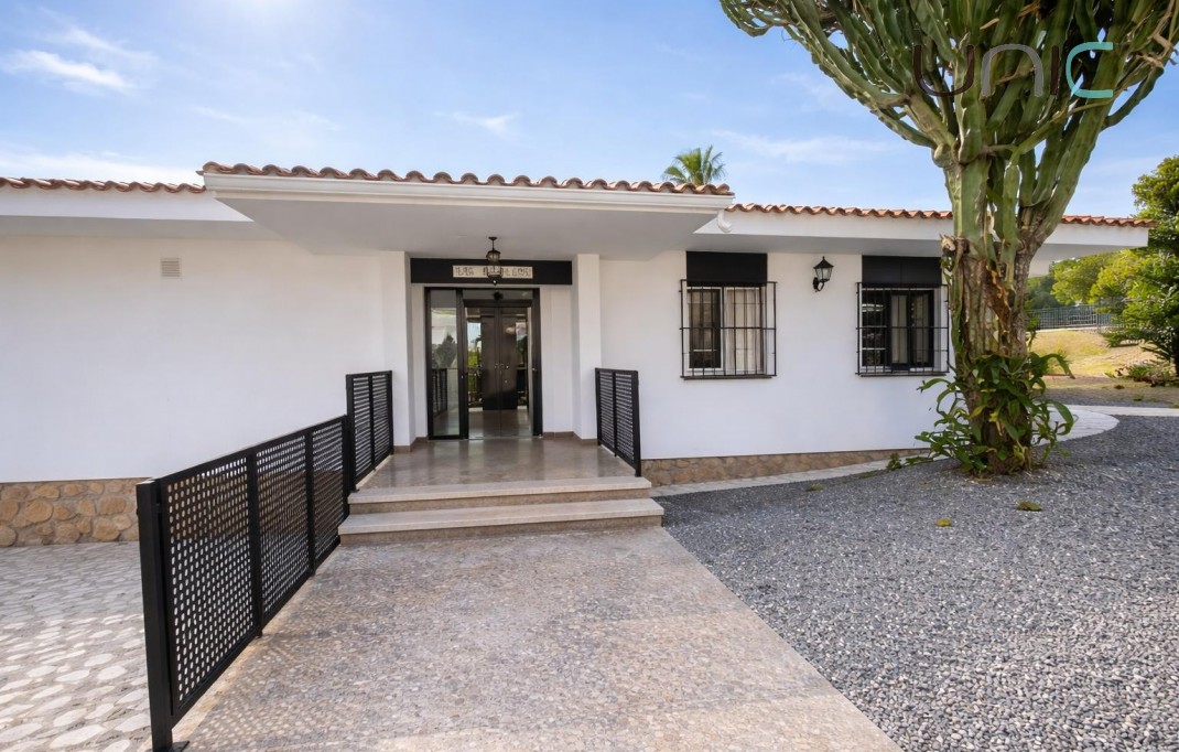 Resale - Villa - La Nucia