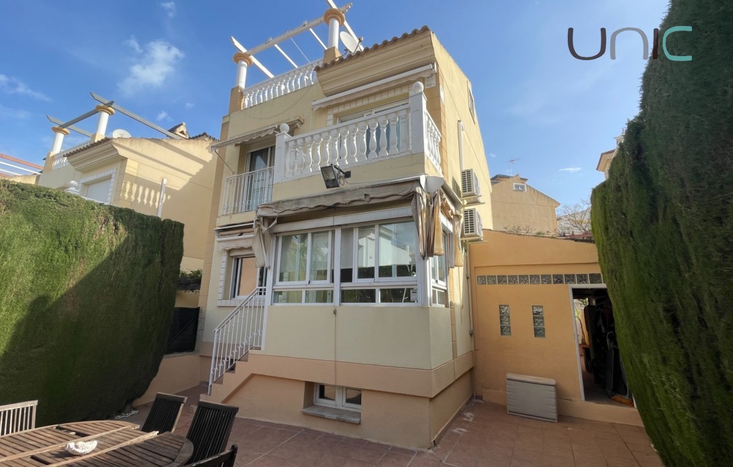 Resale - Villa - La Nucia