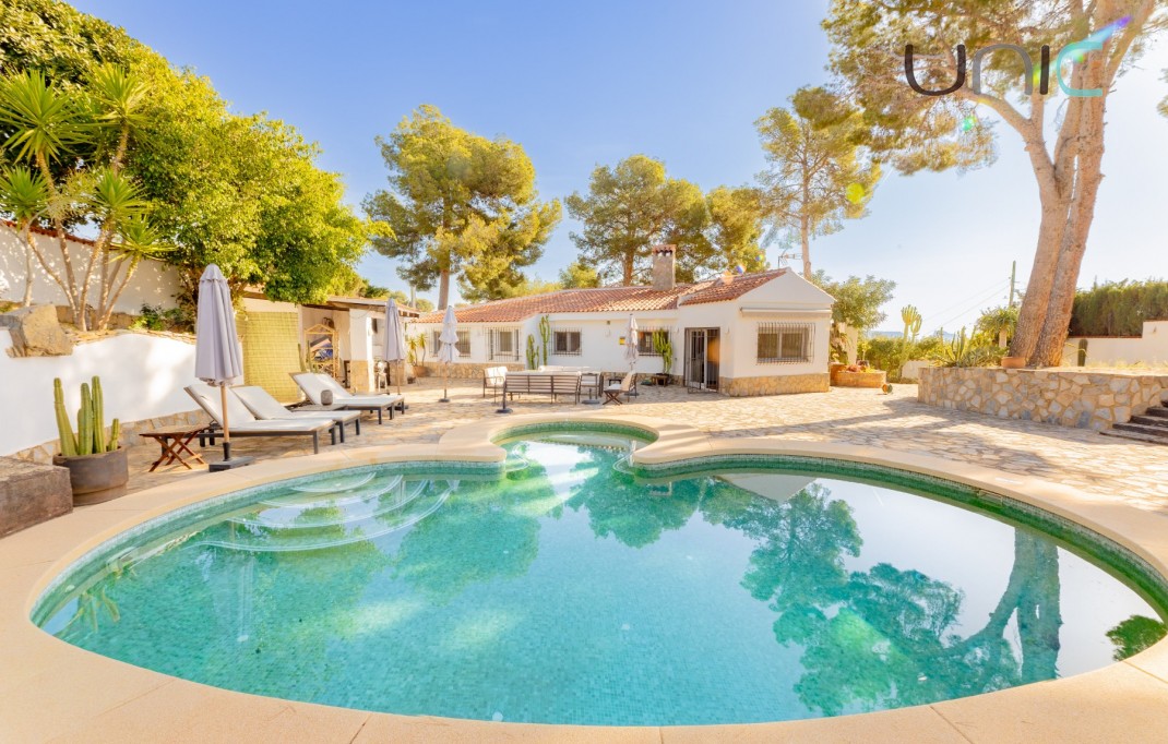 Resale - Villa - La Nucia