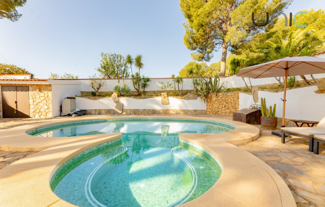 Resale - Villa - La Nucia