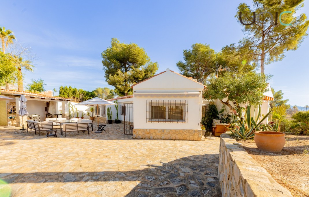 Resale - Villa - La Nucia