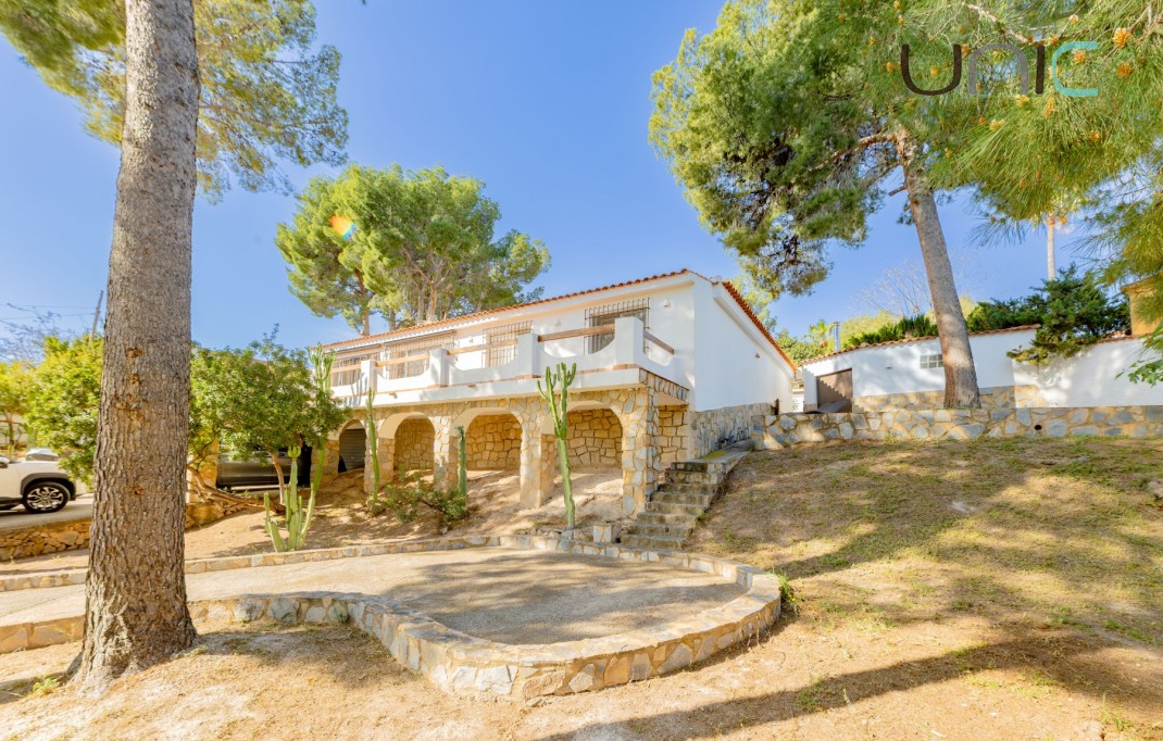 Resale - Villa - La Nucia