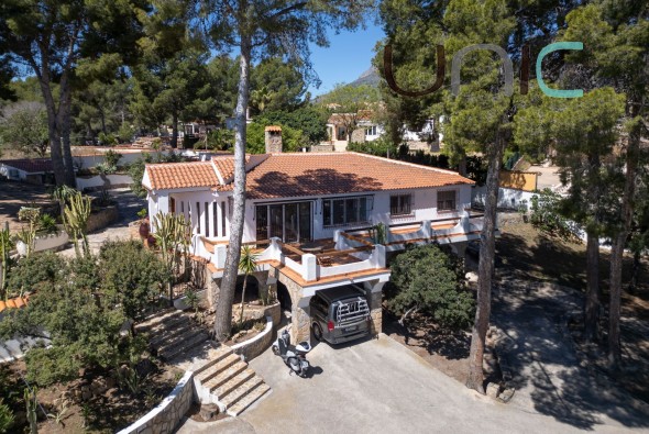 Resale - Villa - La Nucia