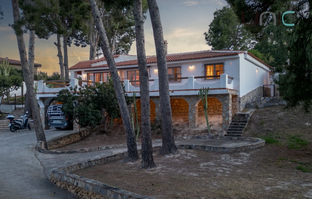 Resale - Villa - La Nucia