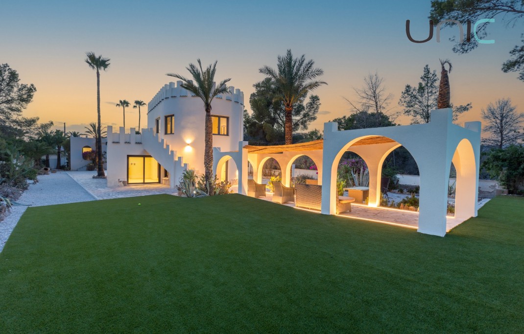 Venta - Villa - Albir